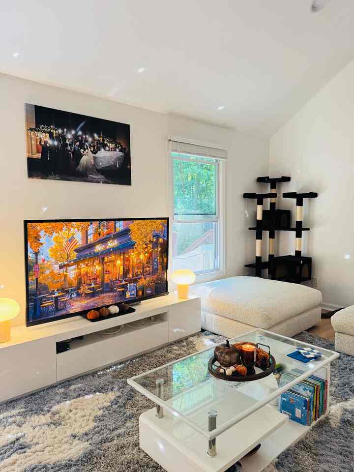 Omg, can’t believe we’re already in September 🍂 The way the sun hits our living room now is giving full fall vibes! 🍁✨

I’m so happy with how the fall decor turned out as I honestly thought I wouldn’t be able to decorate this year since the house has to stay baby-safe 🍼 But Target came through with the cutest soft + plushy finds that still bring all the cozy vibes. Highly recommend a run if you’re on the same boat! 🙌

#latesummer #fallswitch #summertofall #seasonaldesign #fallinterior #fall #cozy #cozyroom #cozylivingroom #cozyinterior #cozyhome #homedecor #interior #livingroom #livingroominterior #livingroomdecoration #livingroomlighting #인테리어 #홈데코 #집꾸미기 #거실 #거실스타일링 
