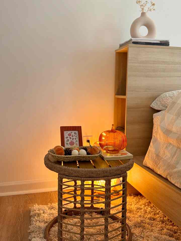 Can’t forget the guest room 🍂✨

I added some orange + pumpkin touches to our beige space to bring in those full fall vibes. Keeping it simple this year — just moved the woven lamp to the floor for extra chill, cozy energy 🤎

#latesummer #fallswitch #summertofall #seasonaldesign #centerpiece #fallinterior #fall #cozy #cozyroom #cozybedroom #cozyinterior #cozyhome #bedroom #bedroominterior #bedroomdecor #bedroomlighting #bedroom #인테리어 #홈데코 #집꾸미기