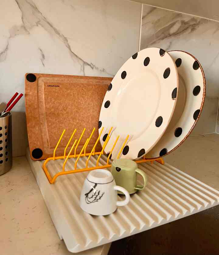 We didn't need a big drying rack as we use dishwasher most of the time. I'm glad with this new ikea drying rack set up. 
#kitcheninterior #dryingrack #dishdryingrack 