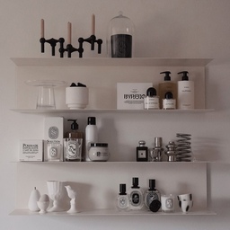 Shelfie 🖤
#shelf  #shelfinterior #shelfdecoration #fragrance #homefragrance #perfume #ikeashelf #shelfie #candle #stoffnagel #candleholder #diffuser #gobletcup #sojucup #penholder #diptyque #byredo 
