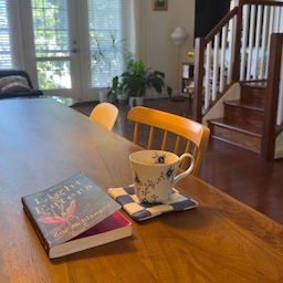 Morning light, good book, warm cup✨☕📖 (Also thank you Ohouse for this cute coaster💙)
#homedecor #cozy #coffeecup #coaster #woodinterior 