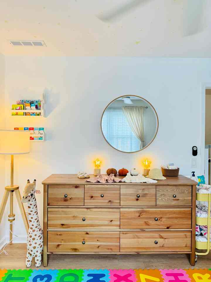 ✨ Nursery refresh ✨ 

🎃 Reorganized the baby’s room and added a little fall touch to her dresser 🍂✨

I love using her tiny clothes as part of the nursery decor (too cute not to!), and these three plush pumpkins were the perfect addition. Can’t wait to sprinkle in more fall + Halloween vibes as we get closer to spooky season 👻🧡


#latesummer #fallswitch #summertofall #seasonaldesign #fallinterior #fall #nursery #nurseryinterior #nurserydecoration #nurseryfurniture #nurserylighting #cozy #cozyroom #cozyinterior #cozyhome #인테리어 #홈데코 #집꾸미기 #아기방