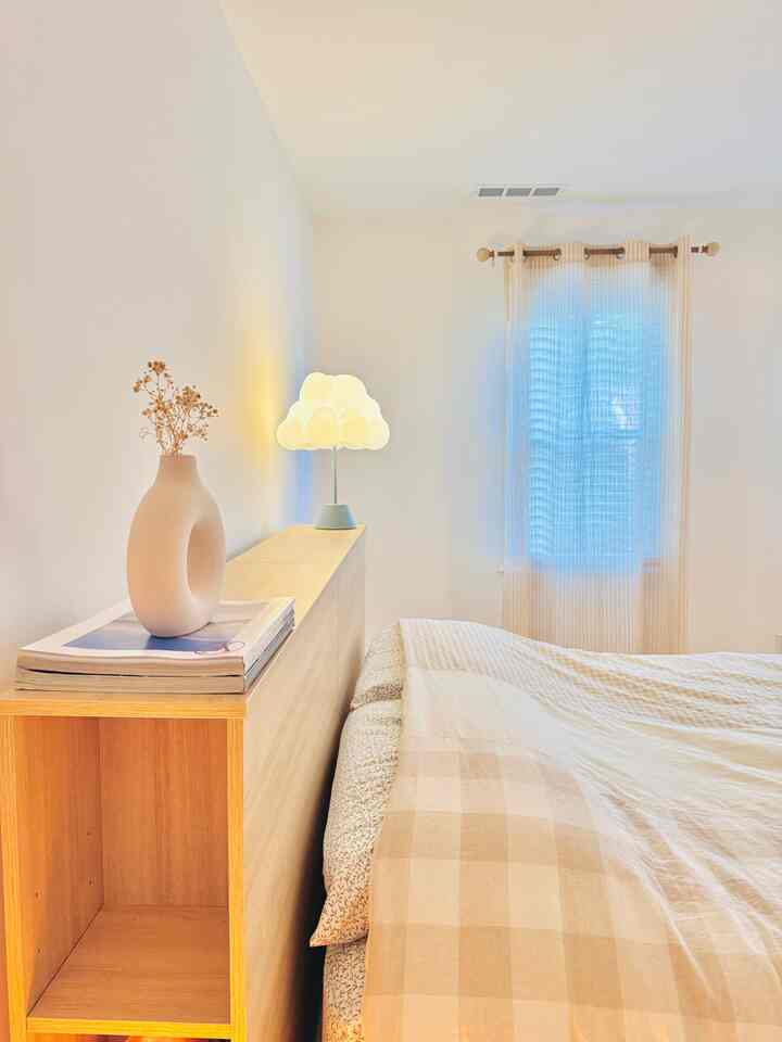 ☁️ This cloud lamp isn’t just a lamp… it sets the whole mood for the room ✨

With 3 adjustable color temperatures + 10 levels of brightness, it easily shifts to match any vibe. 

Obsessed with this piece—highly recommend if you’re looking for both cozy + functional lighting! 🤍

#cloudlamp #lamp #unique #uniqueinterior #cozy #cozybedroom #cozyroom #cozyhome #cozyinterior #beige #beigeinterior #beigetone #bedroom #bedroominterior #bedroomdecor #bedroomlighting #bedroomstyling #homedecor #interior #집꾸미기 #인테리어 #홈데코 