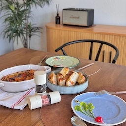 Leftover homemade focaccia turned into the best dipping partner for gambas 😋
#brunch #dinner #table #tableware #tablesetting #tabledeco 