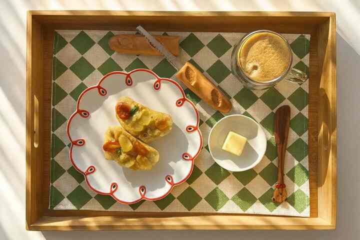Slow Saturday morning vibes☕️

#latesummer #plates #butterknife #servingtray