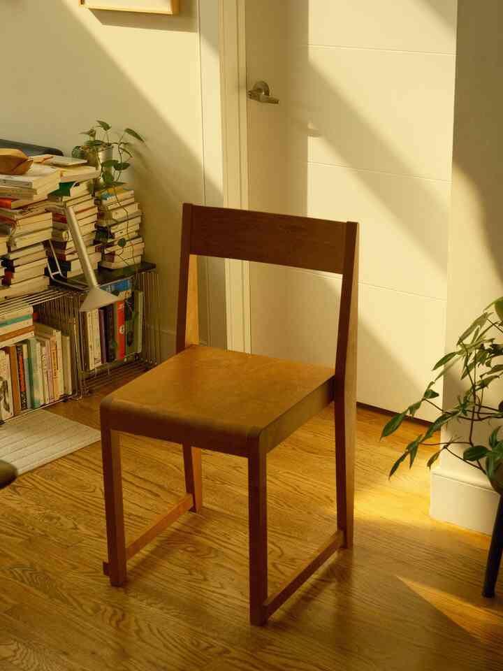 Wam late summer shade packed into a chair.

#latesummer #warmfeeling #warmtoneinterior #birch #birchchair #mcm #frama 