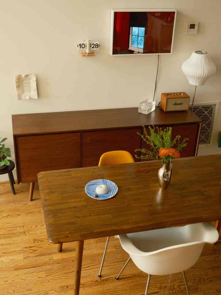 Tagged posts featuring Eames Molded Plastic Armchair 2