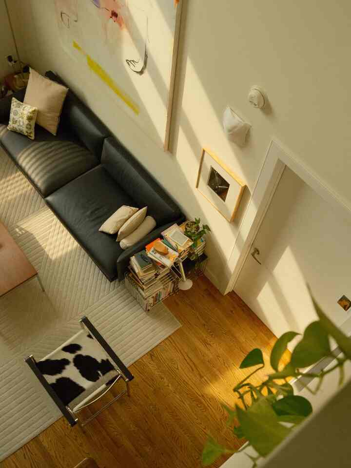 Early morning view of the living room from upstairs.

#livingroom #livingroominterior #blacksofa #leathersofa #loungechair #livingroomdecor #plantinterior 