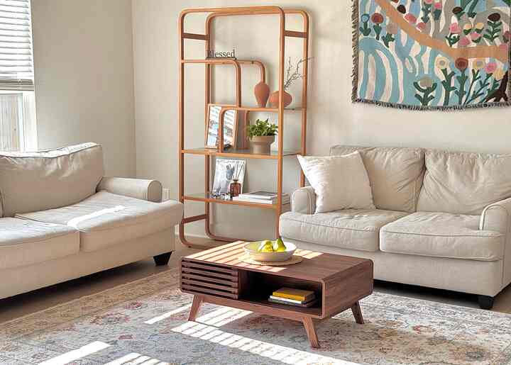 I like keeping spaces clean, but sometimes they feel a bit empty. My mind keeps going back and forth 🤔😂

#livingroom #livingroominterior #livingroomdecoration #minimal #minimalinterior #homedecor 