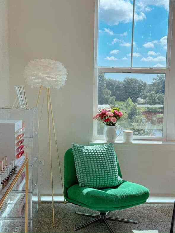 Beautiful Saturday 💚 

#homedecor #ikea #ikeachair #cozy #ohouseseason5 #colorinterior #vase 