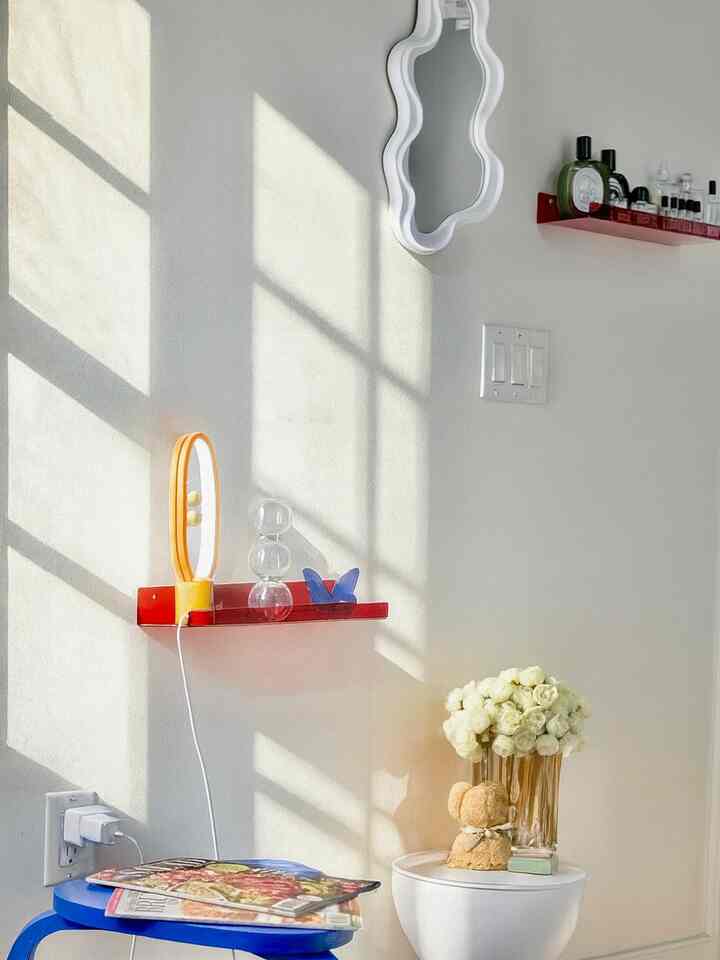 Where sunlight meets tiny joys

#wallshelf #vase #lighting