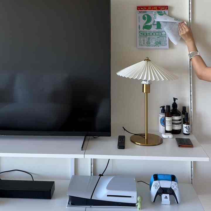 hints a boy lives here #japandi #cozy #boygirlapartment