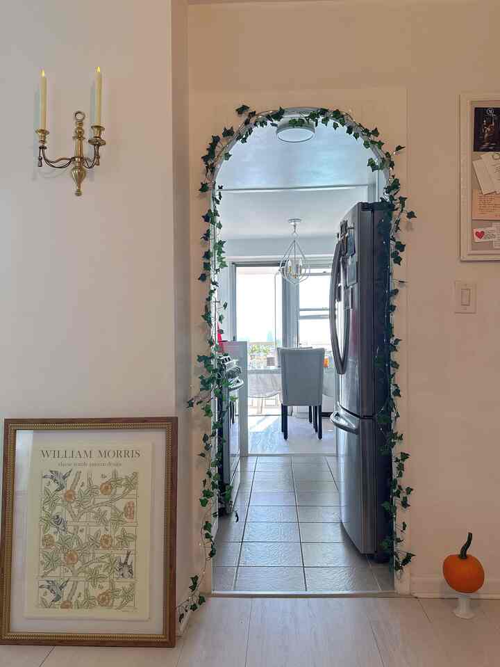 Added enchanted fairy lights, an art piece of a similar theme, and a Seasonal pumpkin catch for my Fall dopamine entry way. 🎃

#entrywaydecor #romantic #dopaminedecor #falldecor 