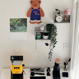 Everyone who visits my home asks about this bear clock 🤎🤎🐻🧸
It’s cute, playful, and somehow makes the space feel happier. Definitely my favorite little detail on the wall ✨
#homeaccesories #budget #hometips #homedecor #ikea #espresso #coffee #homebar