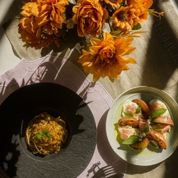 A cozy table set with autumn blooms, fresh pasta, and a burrata salad
#TableDecor #AutumnVibes #PastaLove #GourmetLife #CozyDining #FoodieMoment 