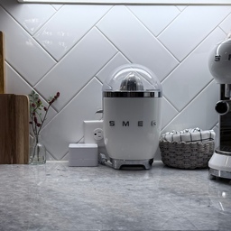 Smeg🤍 
#kitchen #smeg #interior #homeinspo #myspacemystyle #homedecor #fall 