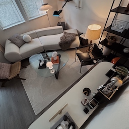 Livingroom layout 🤎
#livingroom #livingroomdecor #livingroomdecoration #sofa #coffeetable #lamp #lighting #moodlighting #cabinet #lchair #cutrainstyling #rug #cushion #shelf 