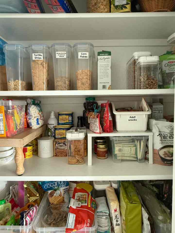 Mengatur semua barang memang sulit, tapi menyenangkan!
Dapur makanan kering untuk keluarga beranggotakan 4 orang ♥️

#dapurmakanan #labling #storages #organizing #storageidea