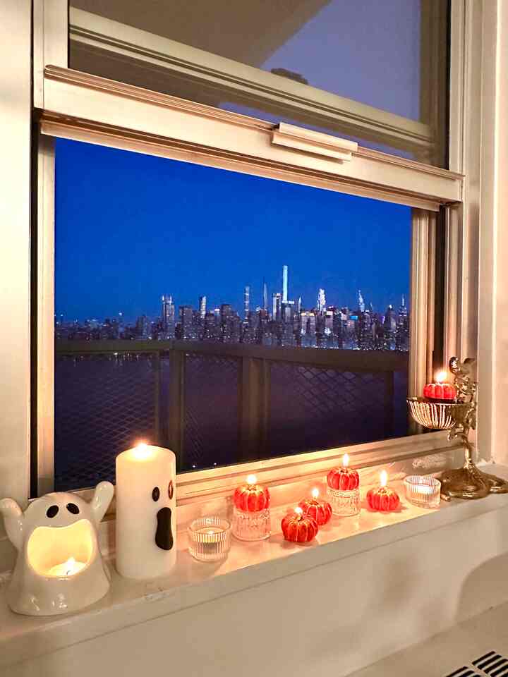 My personal pumpkin patch accompanied with my favorite city view. 🌃

Elevate your window sill by placing fun tea light candles for your Seasonal decor. 🎃

Tea light candles are usually under $10 and they don’t take too much space. 

#homeaccents #budget #hometips #dopaminedecor #seasonaldecor 