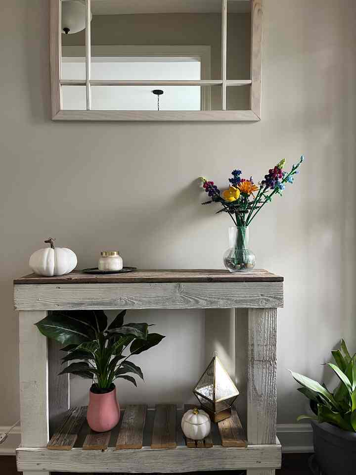 all decorated for fall #fallentryway #autumn #entryway #minimal #minimalentry #hallway