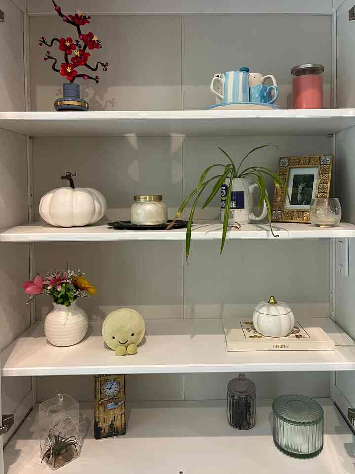 still some spaces i need to fill in, but this is how my bookcase is looking 


#shelves #shelvedecor #decor #bookcase 