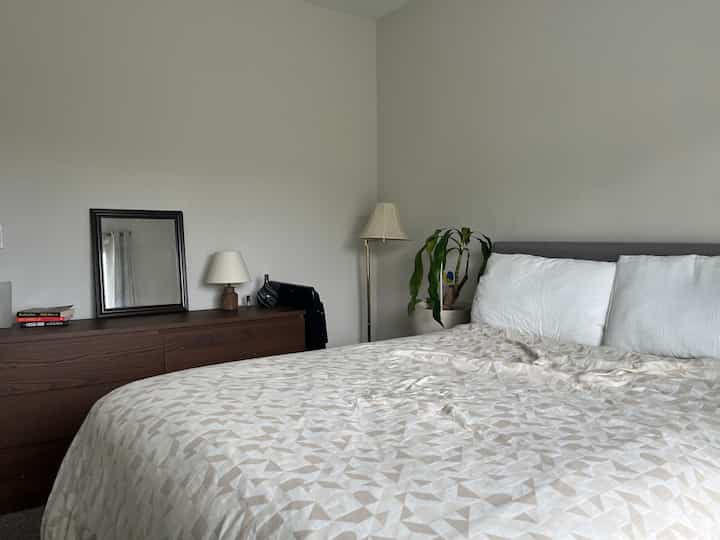 a fun pattern on your duvet set is a great way to add texture and contrast to a space while on a budget 


#bedroom #guestbedroom #natural #minimal #minimalbedroom #MySpaceMyStyle
#HomeWithPersonality #howyouhome #houseinspo #roominspo