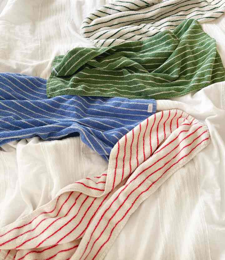 Sometimes it’s the small things like these striped towels that turn a corner into my space✨ 

#myspacemystyle #homewithpersonality #howyouhome #houseinspo #roominspo #myhomestyle #homedetails #cozycorners #decorlove #interiorinspo #styledspace #athomevibes #homestylingideas #simpledecor #affordabledecor