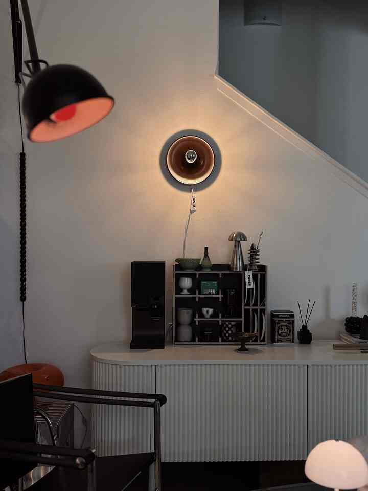 Cahaya hangat yang terinspirasi musim gugur melengkapi nuansa ruang tamu 🤎

#MySpaceMyStyle #Homewithpersonality #howyouhome #houseinspo #roominspo
#ruangtamu #livingroomdecor #livingroominterior #lamp #moodligjting #lighting #lightinginterior #homecafe #coffeemachine #coffeebar #cupbaord #cupshelf