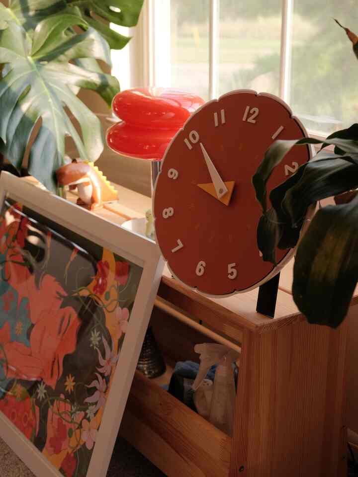 My hidden plant/garden bench! I store my tools and spray bottles and plant fertilizer in here :)

#MySpaceMyStyle #planthome #plantinterior #storagesolutions