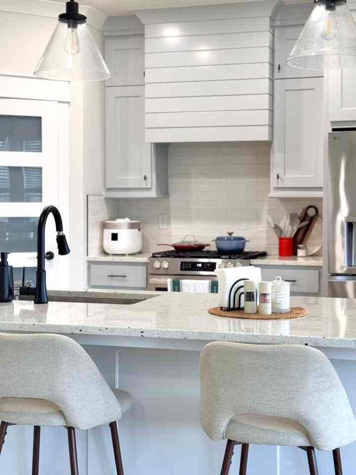 The space I use the most at home, my beloved kitchen 🍳 One of the reasons I chose this house 🤍

#mykitchen #kitchenvibes #homevibes #cozycorner #homeinspo #interiordecor #homedecor #kitchenlove #heartofmyhome #myfavoriteplace #homestyling #everydayhome #modernliving #homewithstyle #kitchenlife