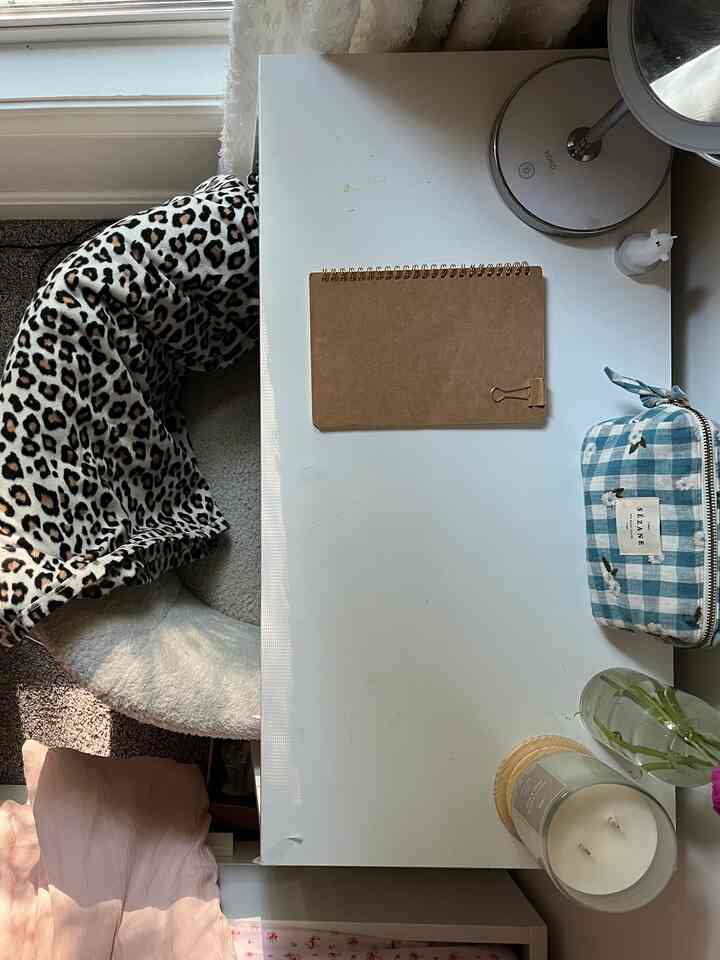 i always like to keep a throw blanket on my vanity chair for those cool fall mornings #vanity #blanket #bedroomvanity #desk #deskchair #whitedesk 