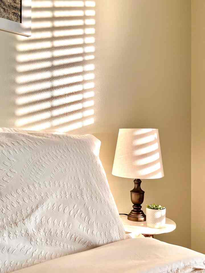 Simple and still. 
The sunlight brings it to life ☀️

#minimalist #bedroomideas #minimalinterior #cozybedroom 