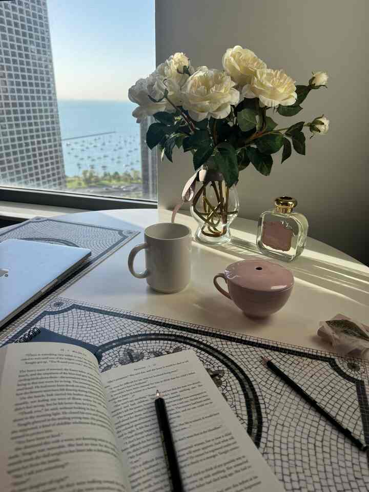 Late Summer Vibe 🩶

#latesummer #summerrug #rugandhome #coastalrugs #airyvibe #fallswitch #summertofall #seasonaldesign