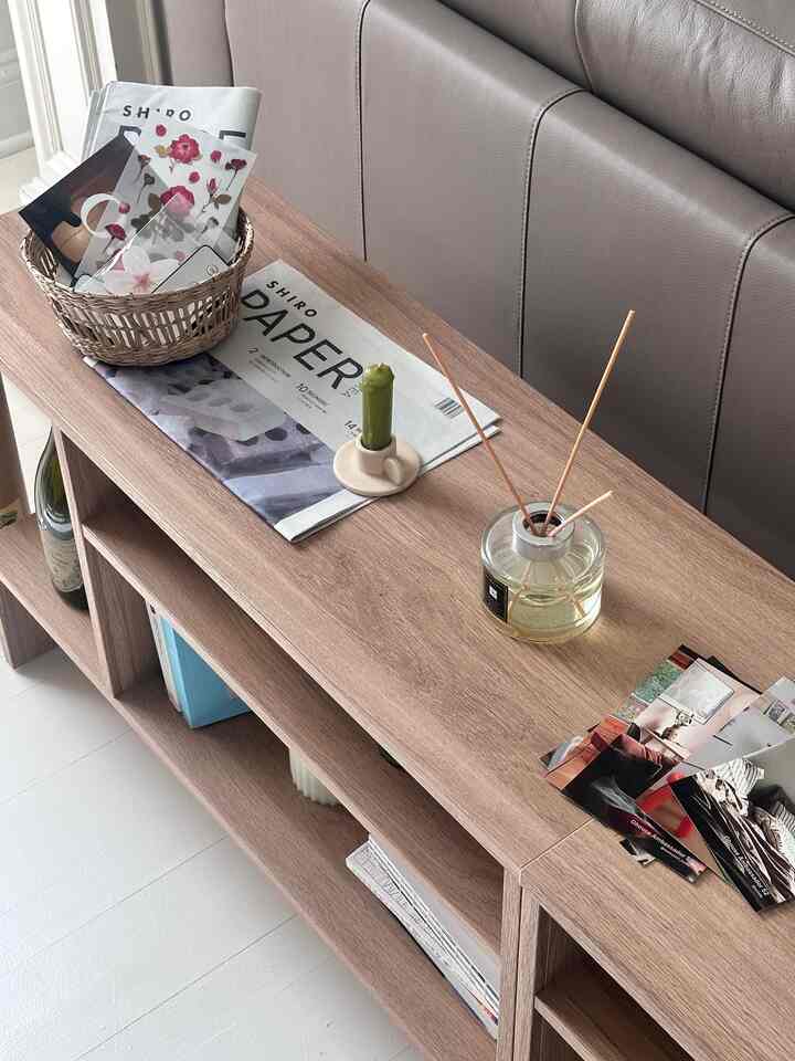 Fall is on its way🤎
While tidying up for guests, I found this little corner filled with sunlight☺️💛
A cozy space that feels warm and welcoming✨

#beforeandafter #homedecoronabudget #affordabledesign #ikea #sidetable #sofa #fall #fallmood 