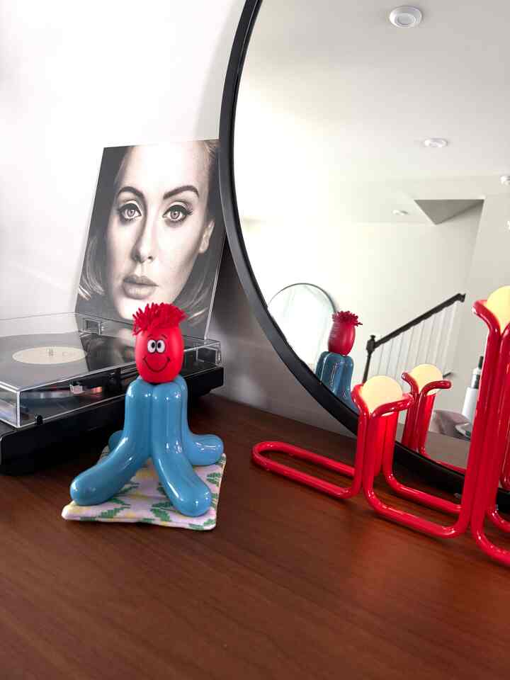 Karya Gustaf mana yang menjadi favoritmu? 🩵

#IKEAxGustafWestman #gustaf #Ikea #lights #vinylplayer #livingroom