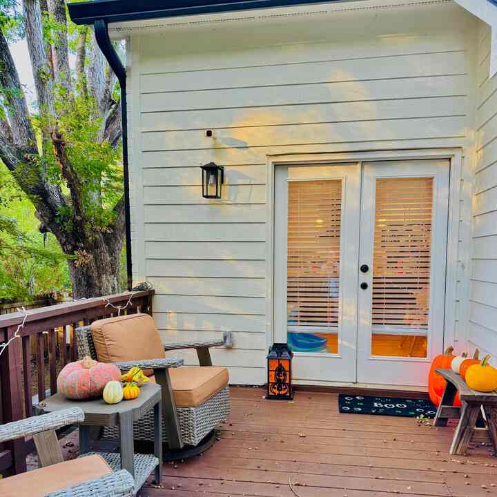 Kicked off October with our first pumpkin picking trip with our almost 1-year-old 🥹🍂 

Now these spooky little pumpkins have a new home on our patio 🎃✨

Happy October! 🫶

#halloweendecor #halloweenvibes #spookyseason #fallfun #homefortheholidays #halloween #halloweendecor #halloweendecoration #fall #falldecor #falldecoration #autumn #patio #deck #cozy #cozyhome #cozyinterior #interior #homedecor #spooky #spookyseason