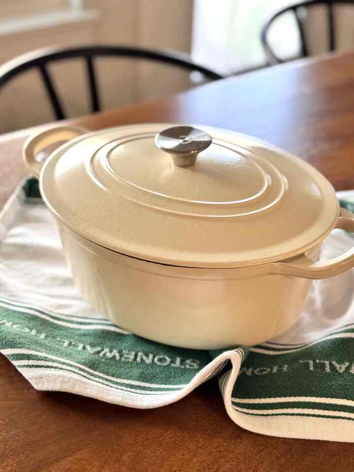 My Top 3 kitchen items I purchased this month! 🛒🛍️

👉🏻 Crofton 4.6 qt Cast Iron French Oven
👉🏻 54mm Naked Bottomless Portafilter
👉🏻 KitchenAid Swivel Peeler

Those small things that make a big difference 😍

#kitchenfinds #kitchenessentials #kitchendecor #kitchenfavorites #homefinds #kitcheninspo #cookwithstyle #kitchenmusthaves #cozykitchen #kitchenlove