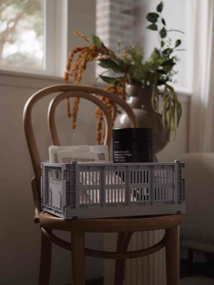 Cute and functional storage box 💜💜

#hay #colourcrate #storagebox #storage #tonchair #livingroom #livingroomdecor #vase #artificialstem #flower #flowerdecor #lamp #shelf #shelfdecor 