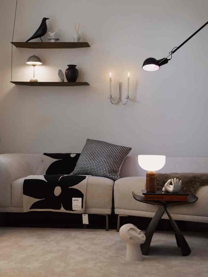 It’s the season to keep a cozy blanket close by - Autumn 🍂

#livingroom #livingroomdecor #livingroomdecoration #livingroominterior #cozyhome #decoration #lighting #lamp #moodlighting #lightinginterior #rug #chair #cushion #shelf #shelfinterior #stool #blanket #cozy #nordicstyle #midcenturymodern #minimal 