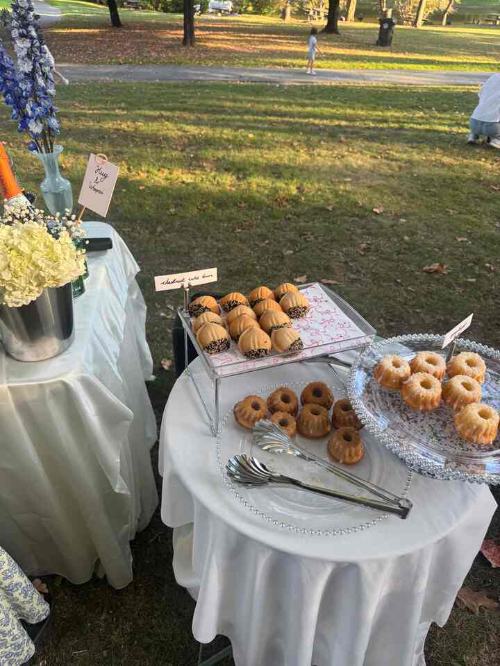 Affordable home party decor Items 


 #homeaccesories #budget #hometips #homedecor #homeaccents #latesummer #latesummervibe #autumn