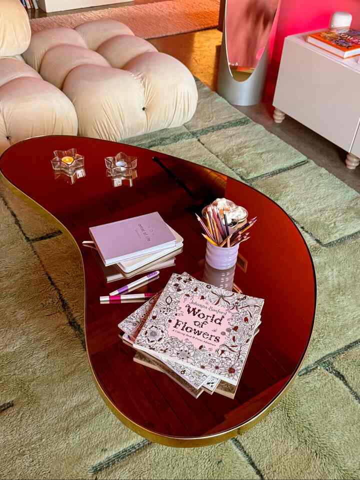 Bringing those good vibes home! 🌸✨ Taking a moment for some self-care with my "World of Flowers" coloring book and a cozy setup. Who else loves a little creative escape?
#SelfCareSunday #WorldOfFlowers #ColoringTherapy #HomeVibes #Mindfulness #CreativeEscape #CozyCorner
