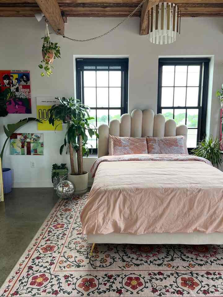 That cozy oasis feeling when your bedroom is your sanctuary! ☁️✨ Loving the soft hues and natural light in this space.
#BedroomGoals #CozyVibes #HomeDecor #InteriorDesign #Sanctuary #SweetDreams 