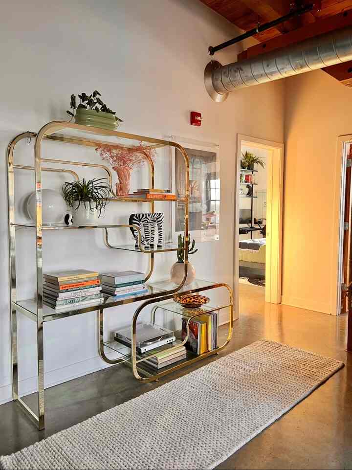 Mid-century modern meets desert vibes. ✨ Loving this chic corner with all the right touches! #InteriorDesign #HomeDecor #ShelfieGoals #MidCenturyModern #DesertChic 