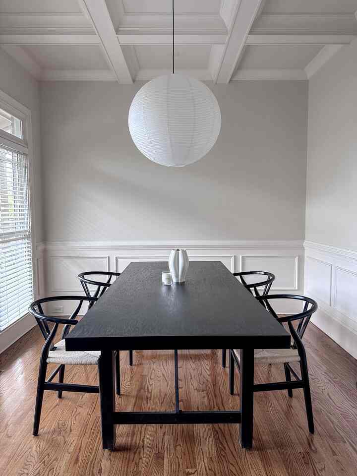 Finally made the switch, and it’s everything I hoped for🌕✨
.
.
.
#pendantlight #paperlantern #diningroom #chair #minimal #scandi #japandi