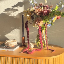 Welcoming fall with warm tones and soft blooms 🍂
Just a few seasonal touches can make your home feel instantly cozier like golden sunlight, dried roses, and a vase full of autumn charm.
#falldecor #fallvibes #autumndecor #simplefall #fallinspiration
#cozyhome #seasonaldecor #fallflowers #warmtones #homedecorideas #fallaesthetic #interiorstyling #naturallightdecor