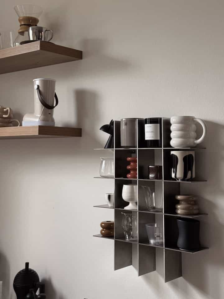 On a mission to collect pretty cups ☕️

#homecafe #diningroom #coffeestation #coffeebar #cupboard #cupshelf #cup #mug #coffeecup #dripper #lamp #coffee #candle #glasscup 