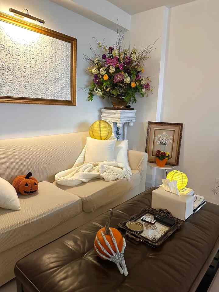 Paper lanterns looking like full moons that I invited in home. 🌕✨

Love how paper lanterns are budget-friendly, easy to hang, and easy to decorate to match your home aesthetic. 🏮

#falldecor #fallvibes #budgetfriendly #dopaminedecor #romantic 