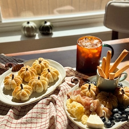 These homemade pumpkin-shaped brie bites made my afternoon feel extra seasonal 🎃🍁
#falldecor #fallvibes #autumndecor #simplefall #fallinspiration  
#cozyhome #falltreats #seasonalvibes #tabledecor #cozyafternoon  
#autumnsnack #homeaesthetic #cozykitchen #fallmoments #pumpkininspired