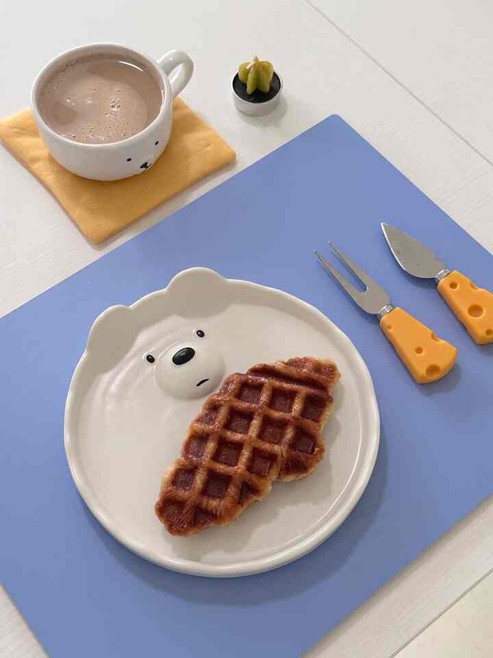 Switched from iced lattes to warm ones,
and taking a cozy dessert break with this cute little setup ☕🧇

#fallvibes #autumndecor #simplefall #fallinspiration #plating #Cutlery #cuteplate #desserttime #brunch #simple 