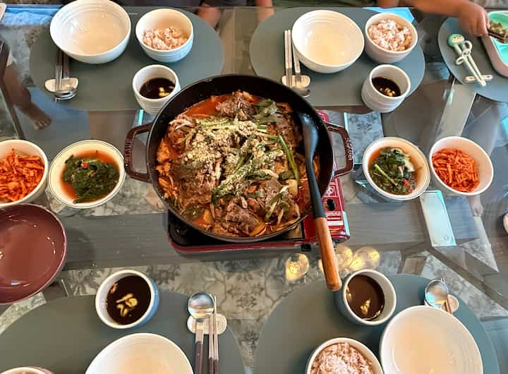 Hosting 2 days in a row! 😂🤎

#hosting #welcomeguests #dining #koreanfoods #gamjatang #staub 